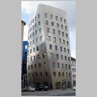 Gehry-Tower, Hannover, photo by 1971markus@wikipedia.de.jpg